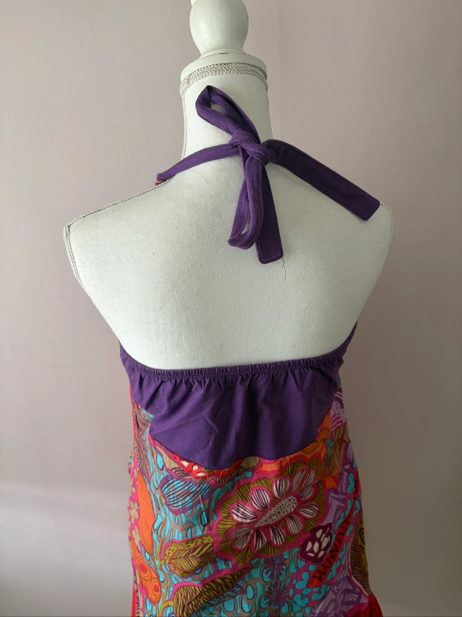 Vestido costas nu verão Ikebana - Estampa floral roxo e vermelho - Tamanho 42 - Ótimo estado – photo 3